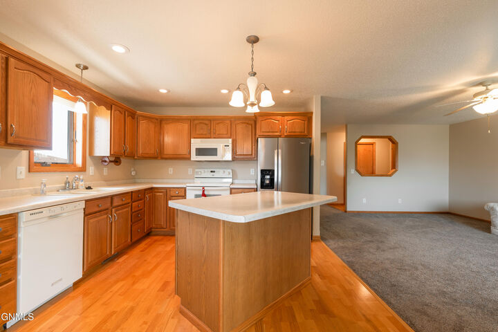 Property Photo:  2900 Bay Shore Bend SE 3  ND 58554 