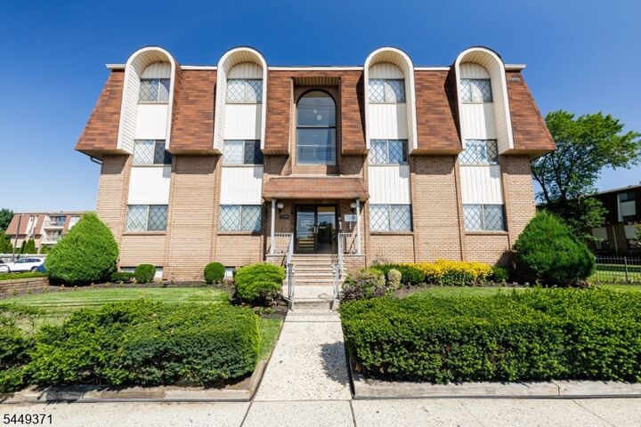 Property Photo:  1150 W St Georges C31  NJ 07036 