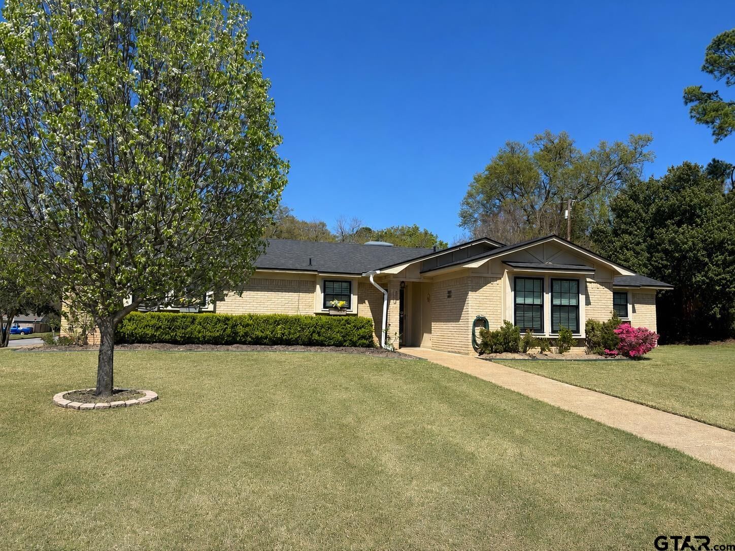 Property Photo:  700 David Dr  TX 75703 