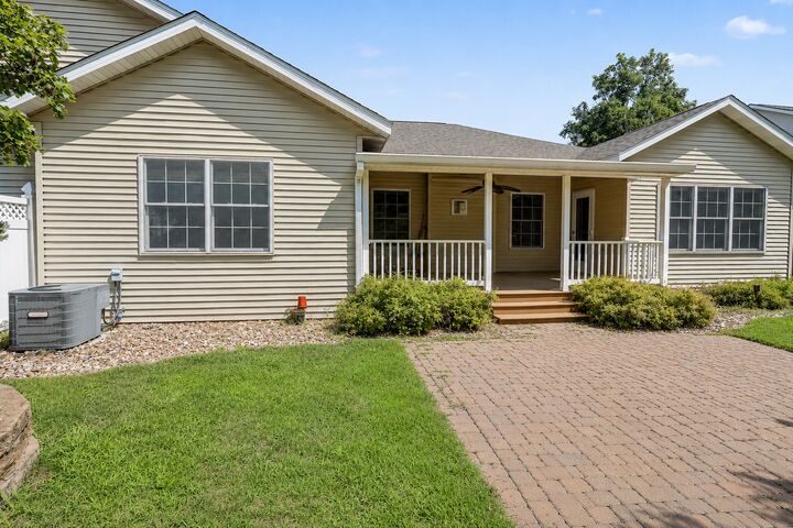 Property Photo:  18 Weaver Drive  IA 52501 