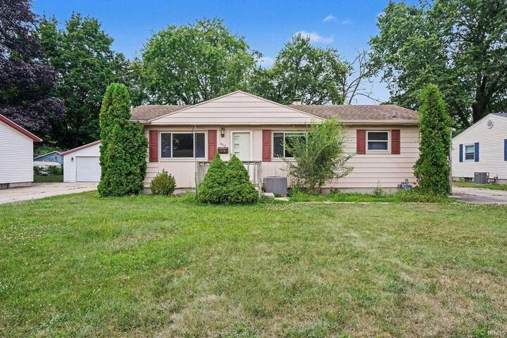 Property Photo:  1517 Crestwood Boulevard  IN 46635 