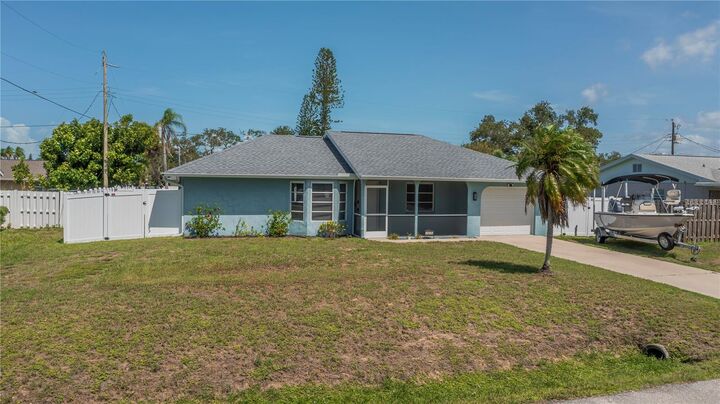 Property Photo:  1510 Nantucket Road  FL 34293 