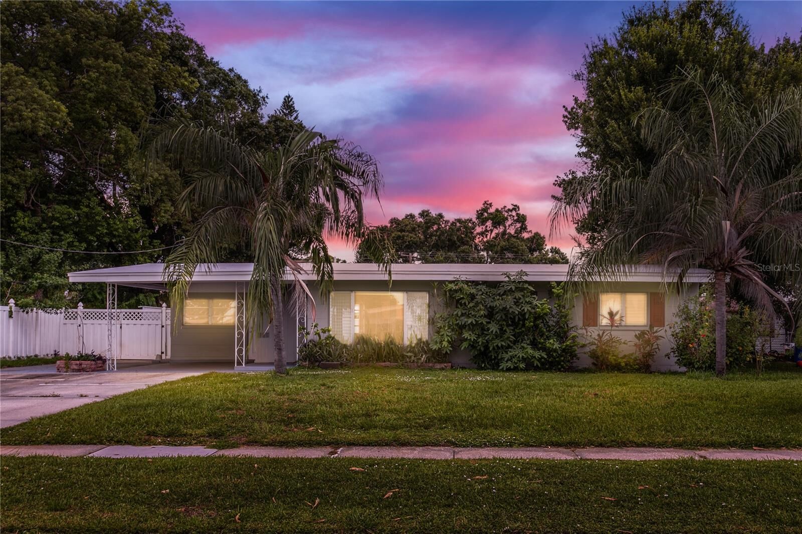 Property Photo: 6518 Walton Way FL 33610