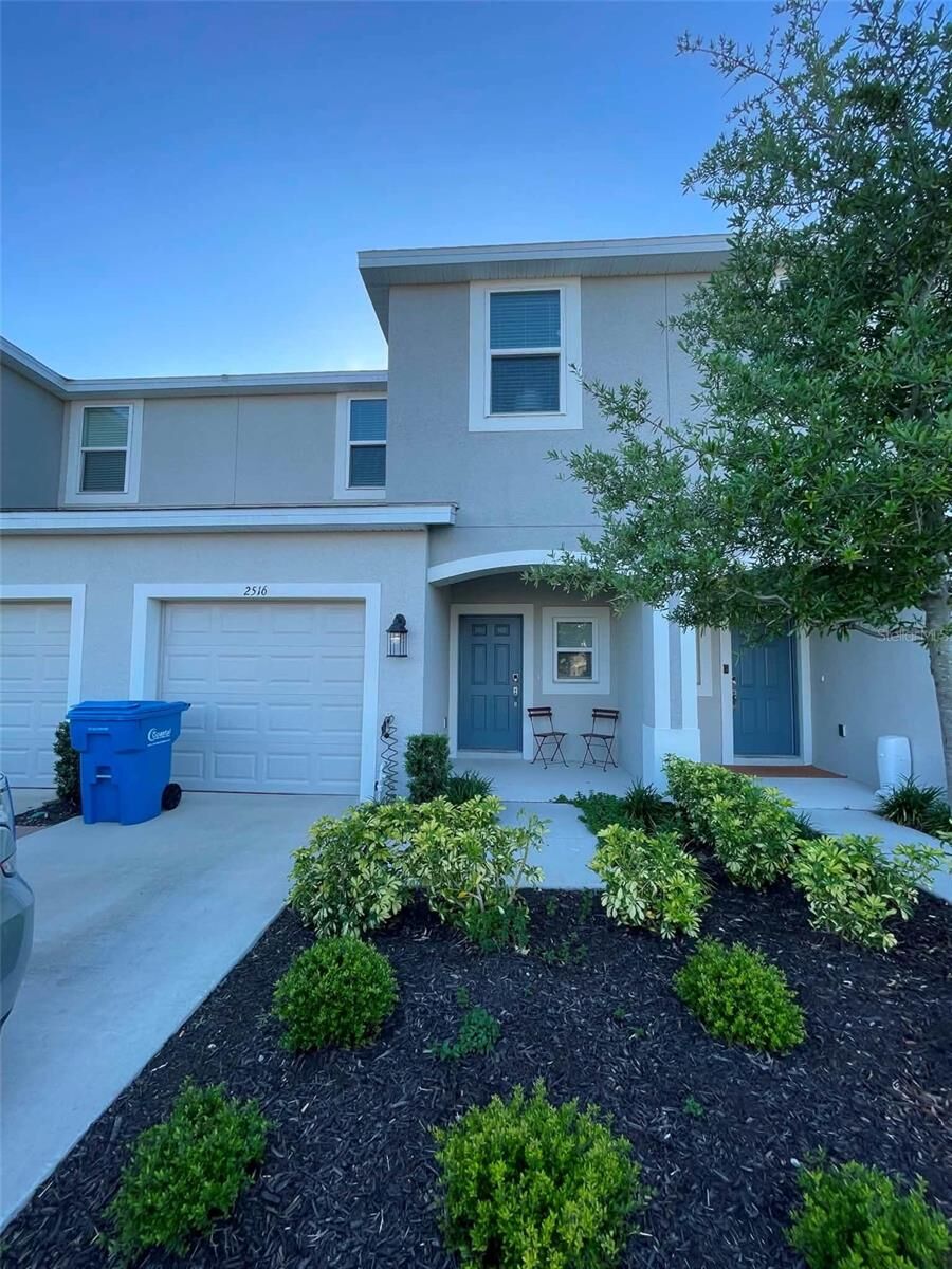 Property Photo:  2516 Paravane Way  FL 33543 