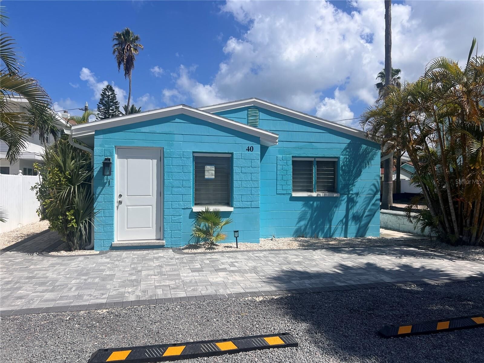 Property Photo: 40 82nd Avenue S Unit 1 FL 33706