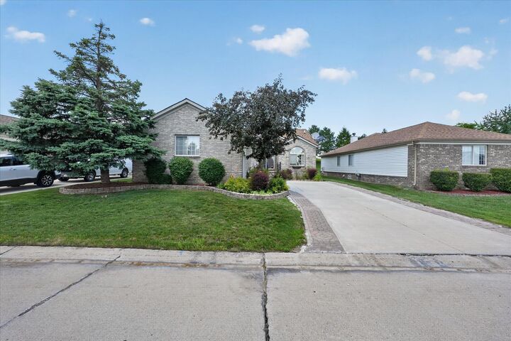 Property Photo:  3527 New Boston Drive  MI 48314 