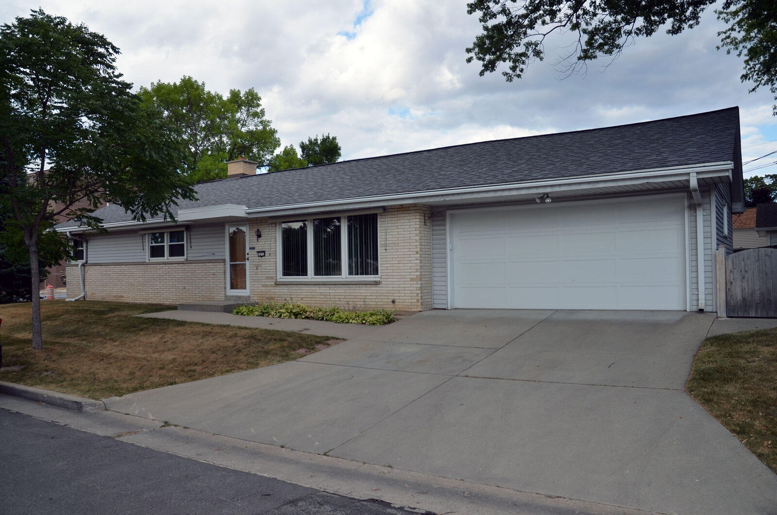 Property Photo:  2672 N 115th St  WI 53226 