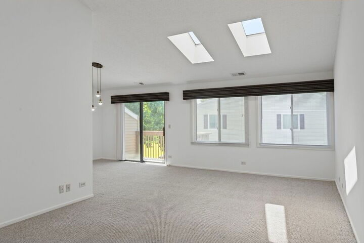 Property Photo:  995 S Pinetree Circle 995  IL 60089 