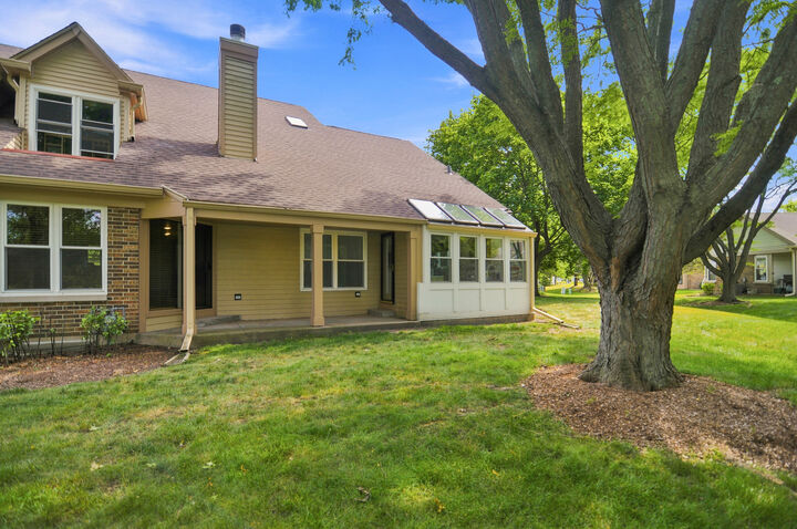 Property Photo: 352 Satinwood Court N IL 60089