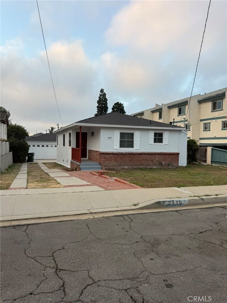 Property Photo:  2419 Marshallfield  CA 90278 