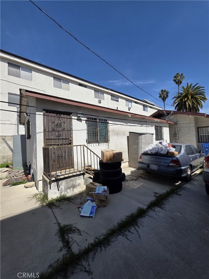 Property Photo: 527 N Hobart CA 90004