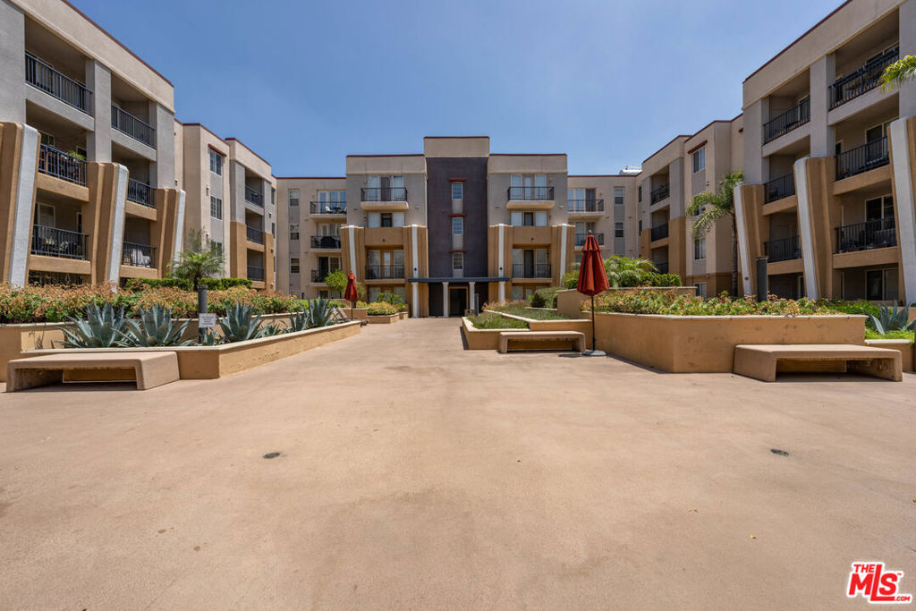 Property Photo:  360 W Avenue 26 107  CA 90031 