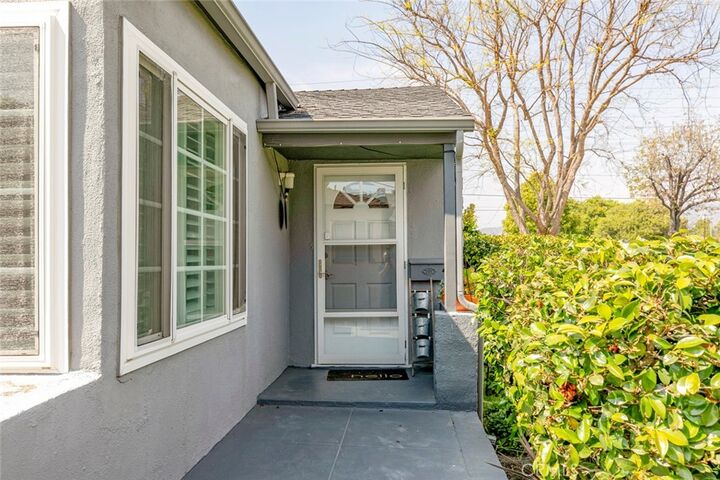 Property Photo:  1527 N Screenland Drive  CA 91505 