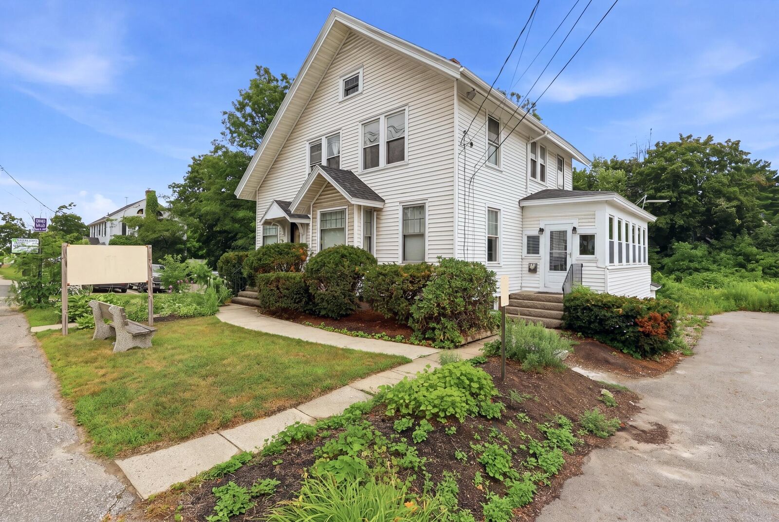 Property Photo:  643 Main Street  ME 04240 