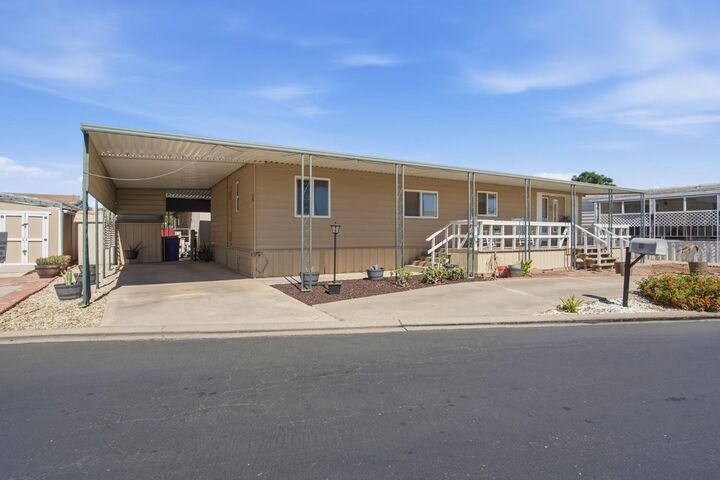 Property Photo:  2240 Golden Oak Lane 94  CA 95341 