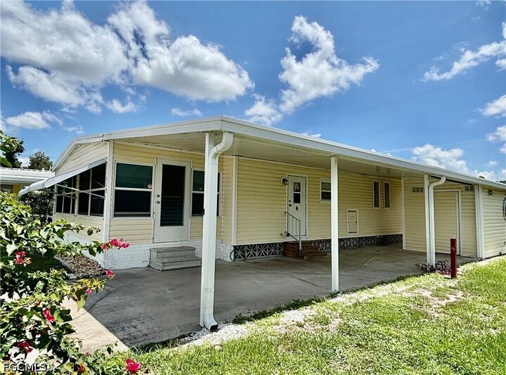 Property Photo: 518 Pine Tree Court FL 33917