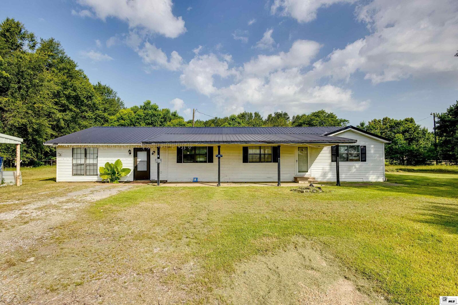 Property Photo: 1328 Highway 135 LA 71295