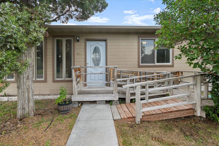 Property Photo:  400 N Oak  MT 59644 