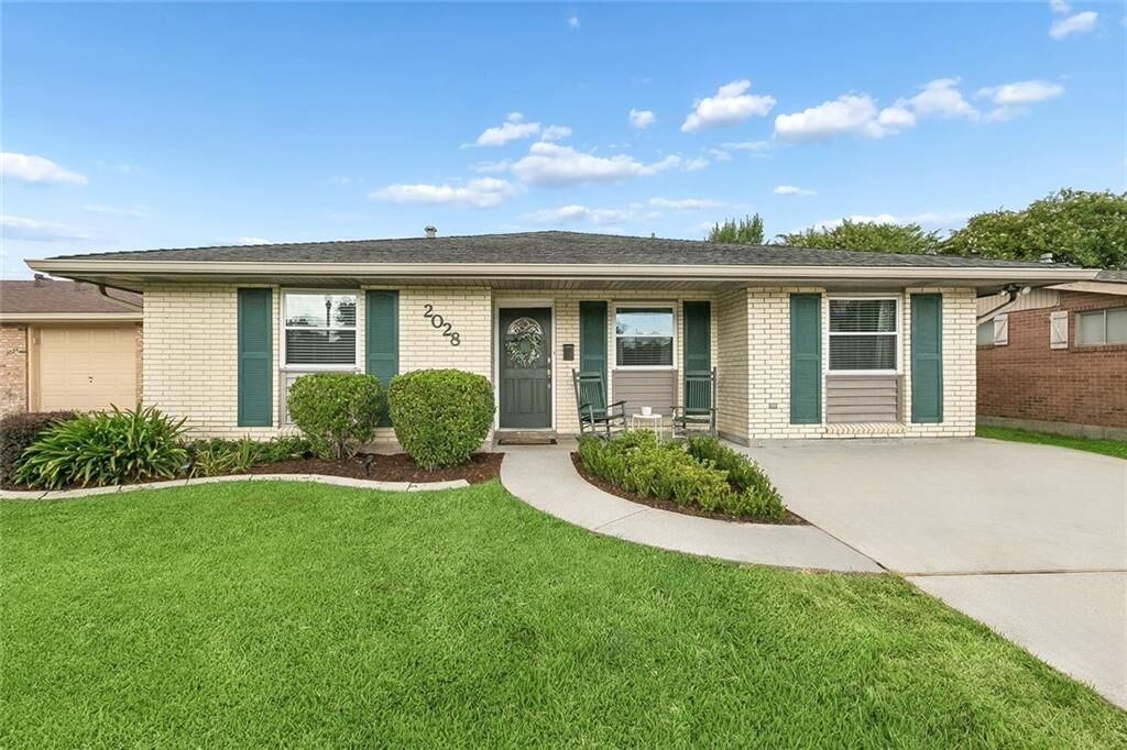 Property Photo:  2028 Francis Avenue  LA 70003 
