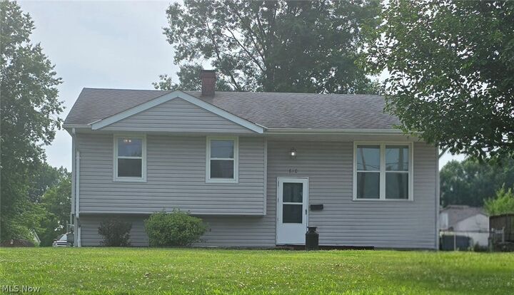 Property Photo:  610 Notre Dame Avenue  OH 44515 
