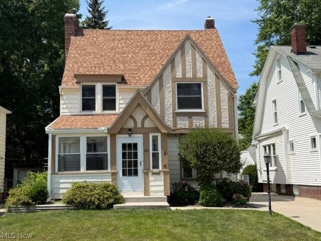 Property Photo: 88 Sunnycliff Drive OH 44123
