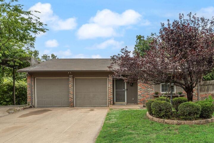 Property Photo: 117 Myrtle Court TX 76053