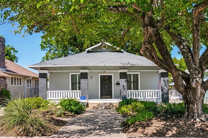 Property Photo: 2004 Fairmount Avenue TX 76110