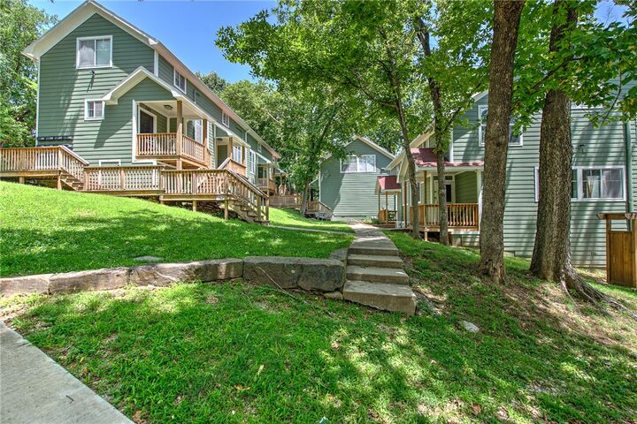 Property Photo:  229 Gregg Avenue 1C  AR 72701 