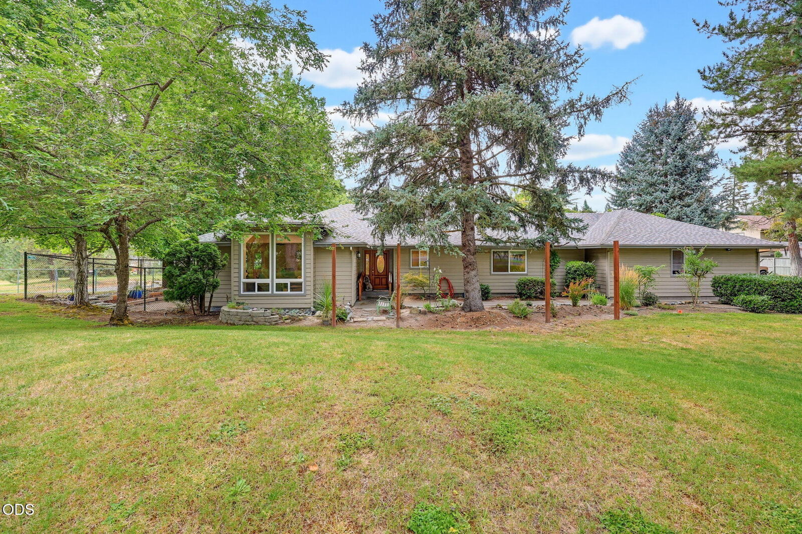 Property Photo:  100 Twisted Pine Drive  OR 97527 