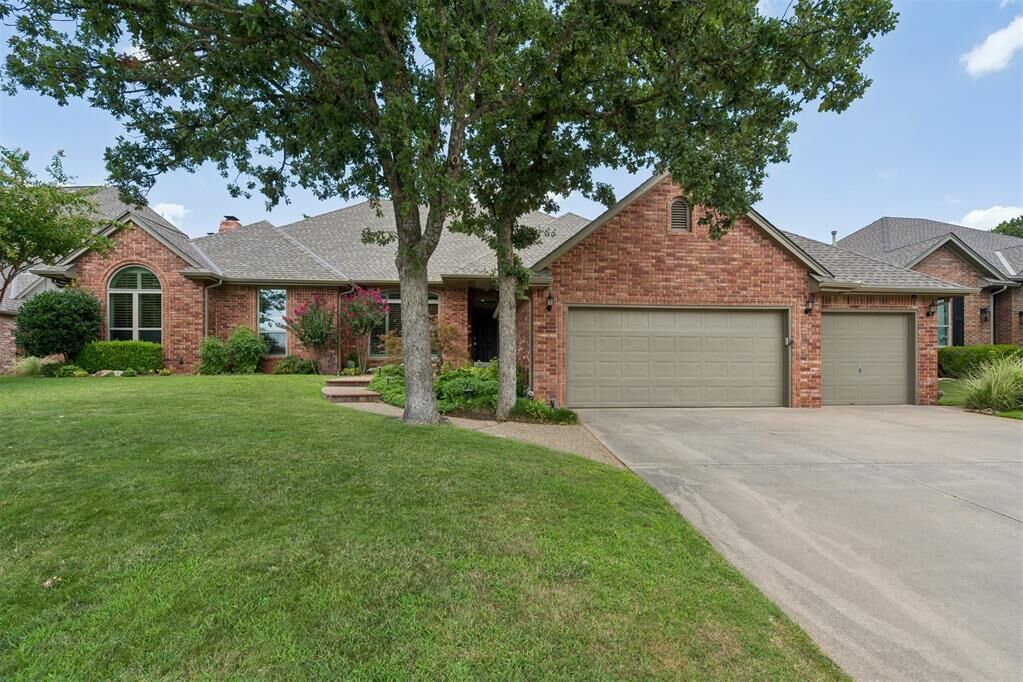 Property Photo: 1724 Boomer Trail OK 73034