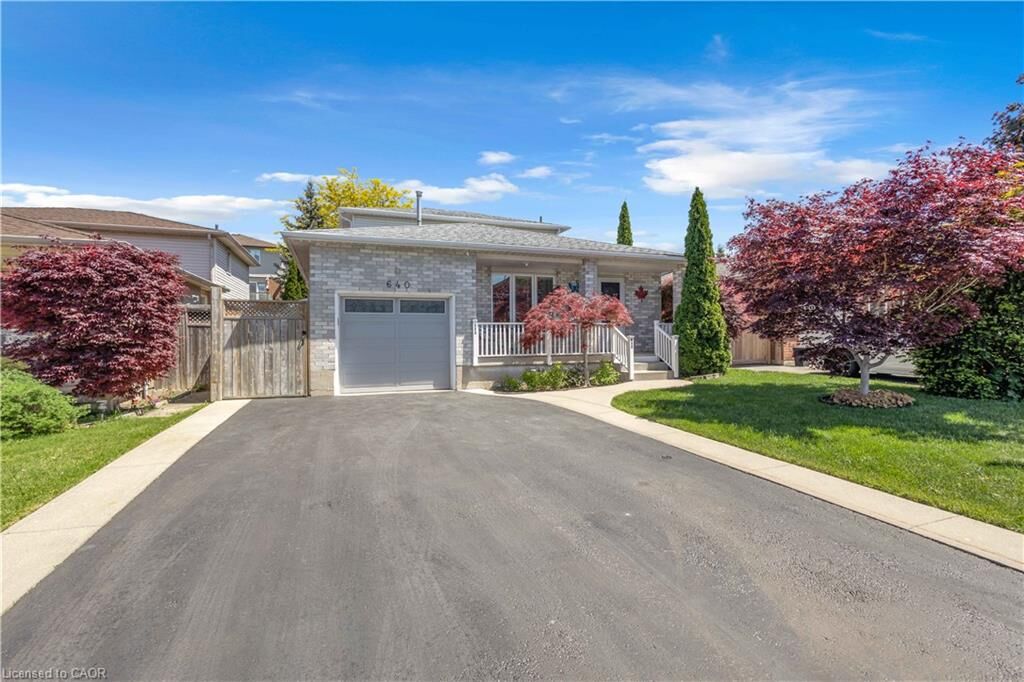 Property Photo:  640 Acadia Drive  ON L8W 3V1 