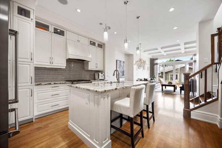 Property Photo:  2037 48 Avenue SW  AB T2T 2T6 