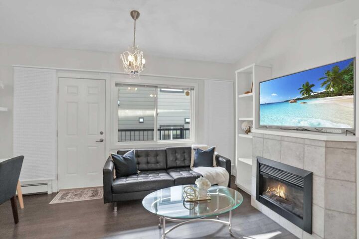 Property Photo: 1618 28 Avenue SW 1 AB T2T 1J4