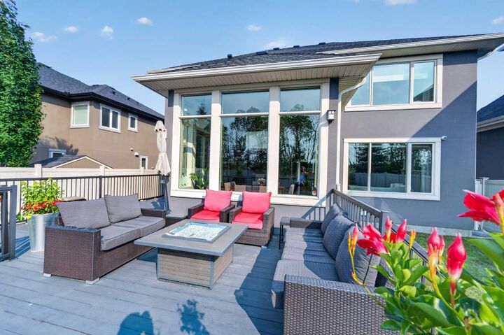 Property Photo: 78 Aspen Cliff Close SW AB T3H 0L9