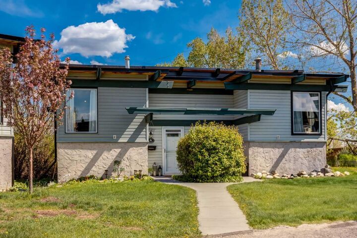 Property Photo:  333 Braxton Place SW 4  AB T2W 2E7 