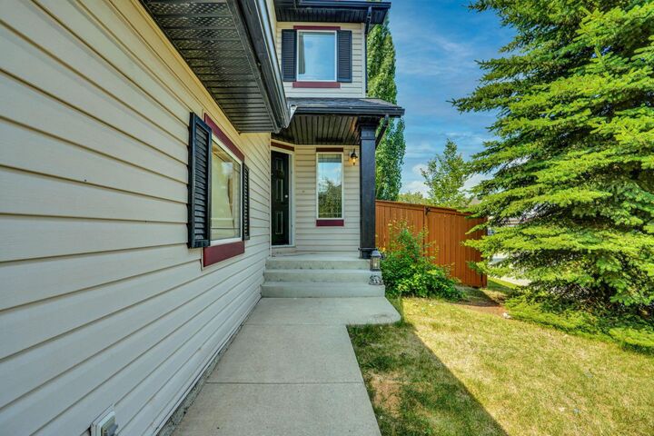 Property Photo:  191 Cranwell Crescent SE  AB T3M 1G1 