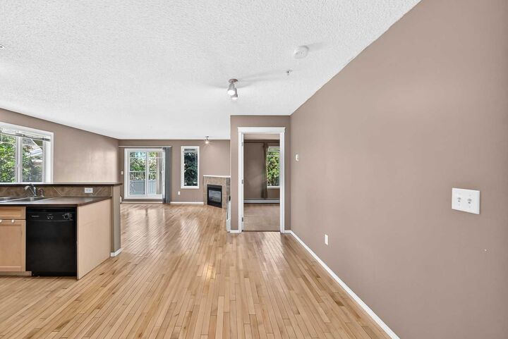 Property Photo:  70 Panamount Drive NW 3109  AB T3K 5Z1 