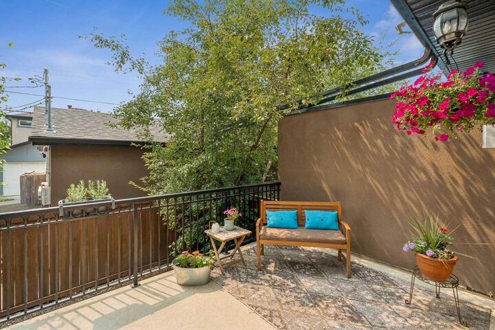 Property Photo: 441 20 Avenue NE 2 AB T2E 1R3