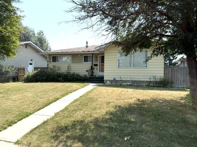 Property Photo:  1436 Robson Crescent SE  AB T2A 1Y7 