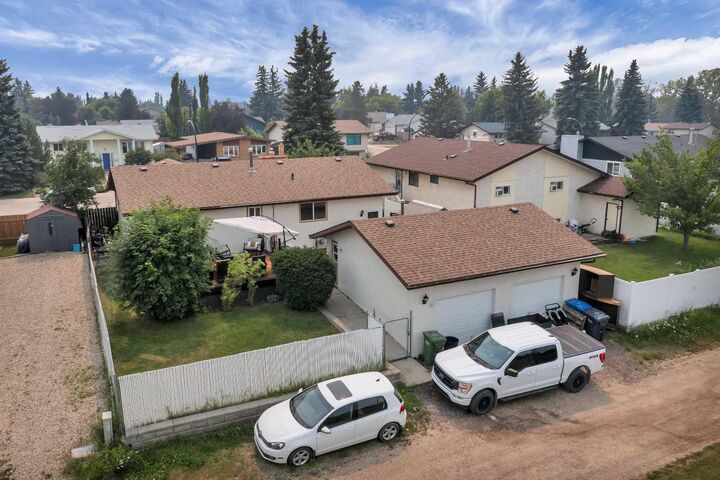 Property Photo:  60 Bettenson Street  AB T4R 1J9 