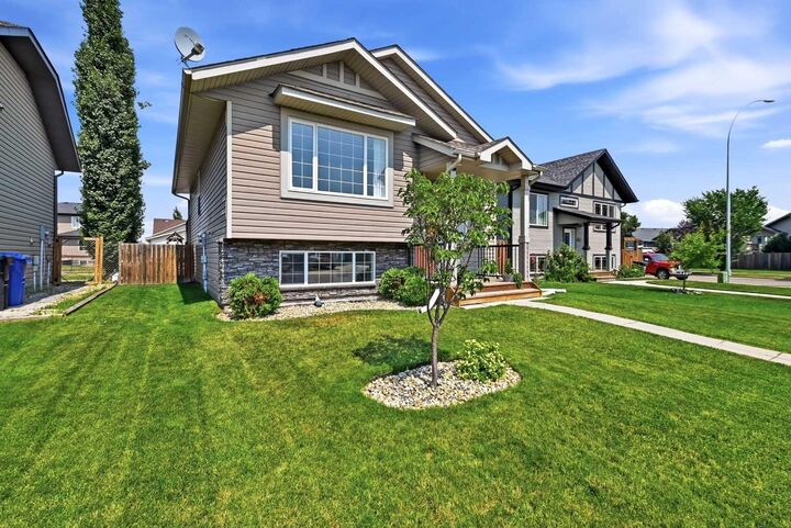 Property Photo:  134 Newton Drive  AB T0M 1R0 