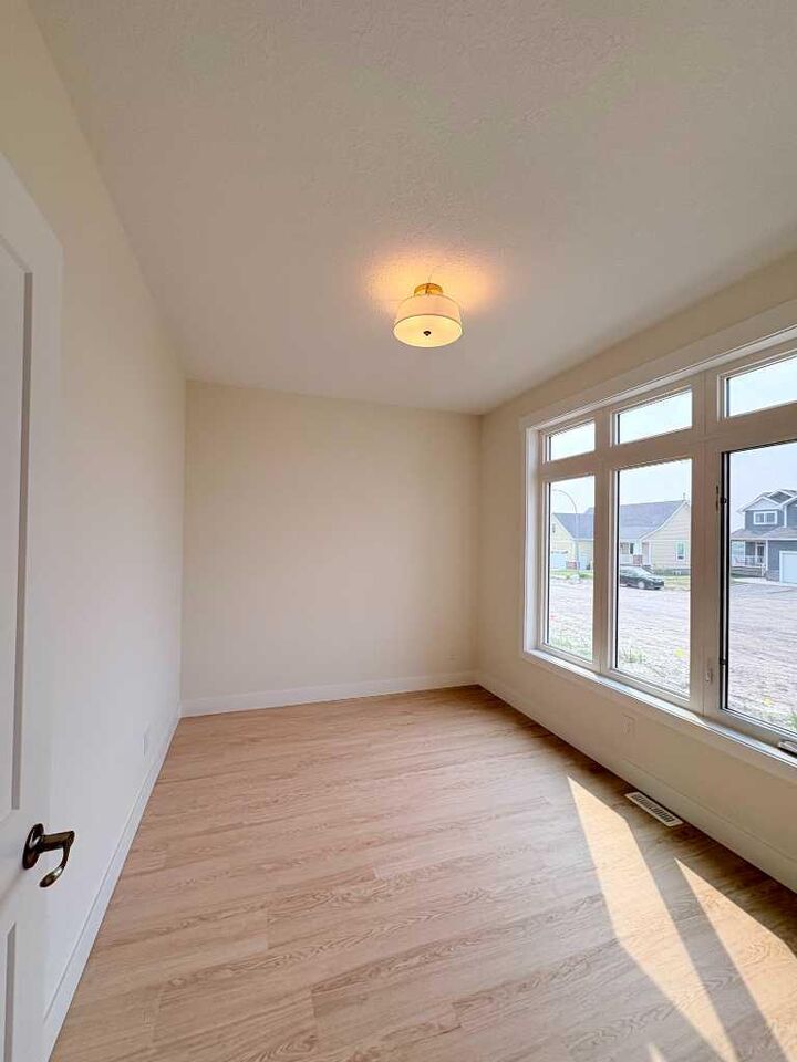 Property Photo: 919 Fairway Boulevard AB T0K 0K0