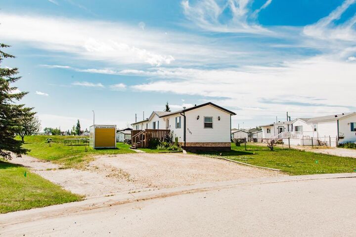 Property Photo:  9705 108 Avenue  AB T8X 5E4 