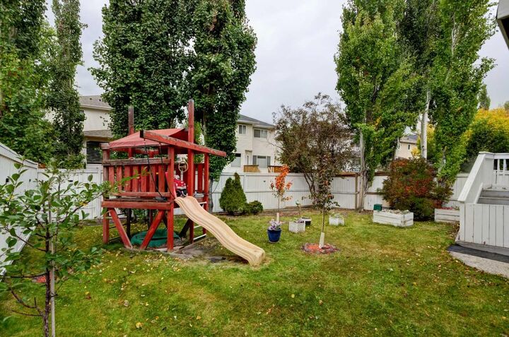 Property Photo: 1121 Sierra Morena Court SW AB T3H 3N1