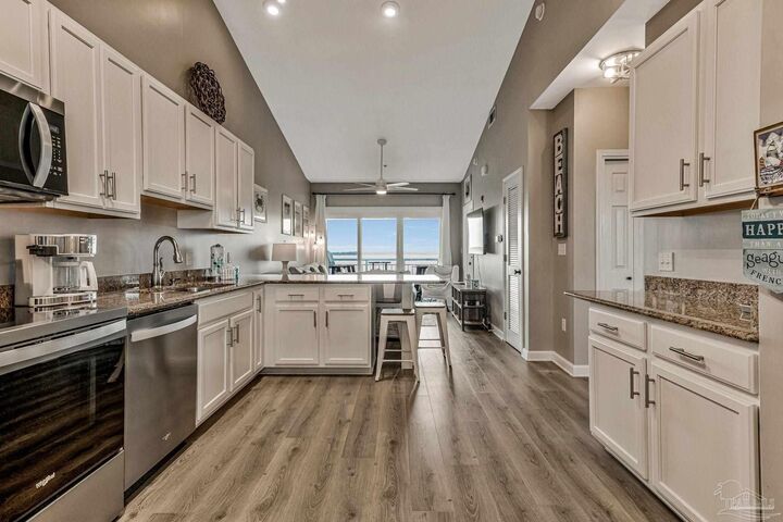 Property Photo:  1150 Ft Pickens Rd H-6  FL 32561 