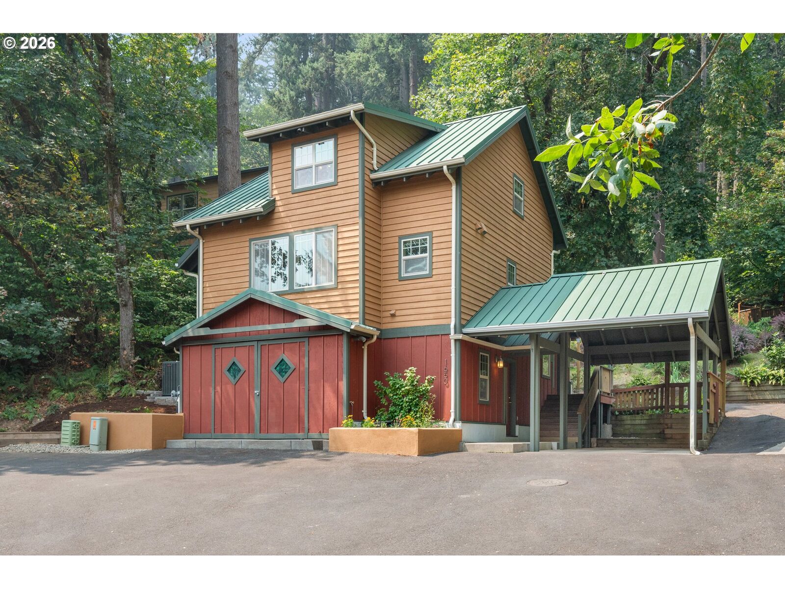 Property Photo: 1650 Leatherwood Dr OR 97405
