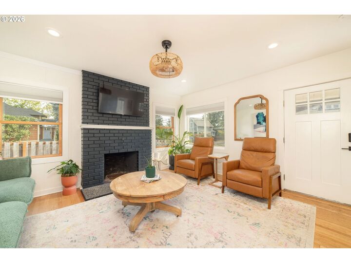 Property Photo: 825 NE 76th Ave OR 97213
