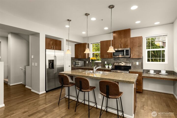 Property Photo:  15720  Manor Way D5  WA 98087 