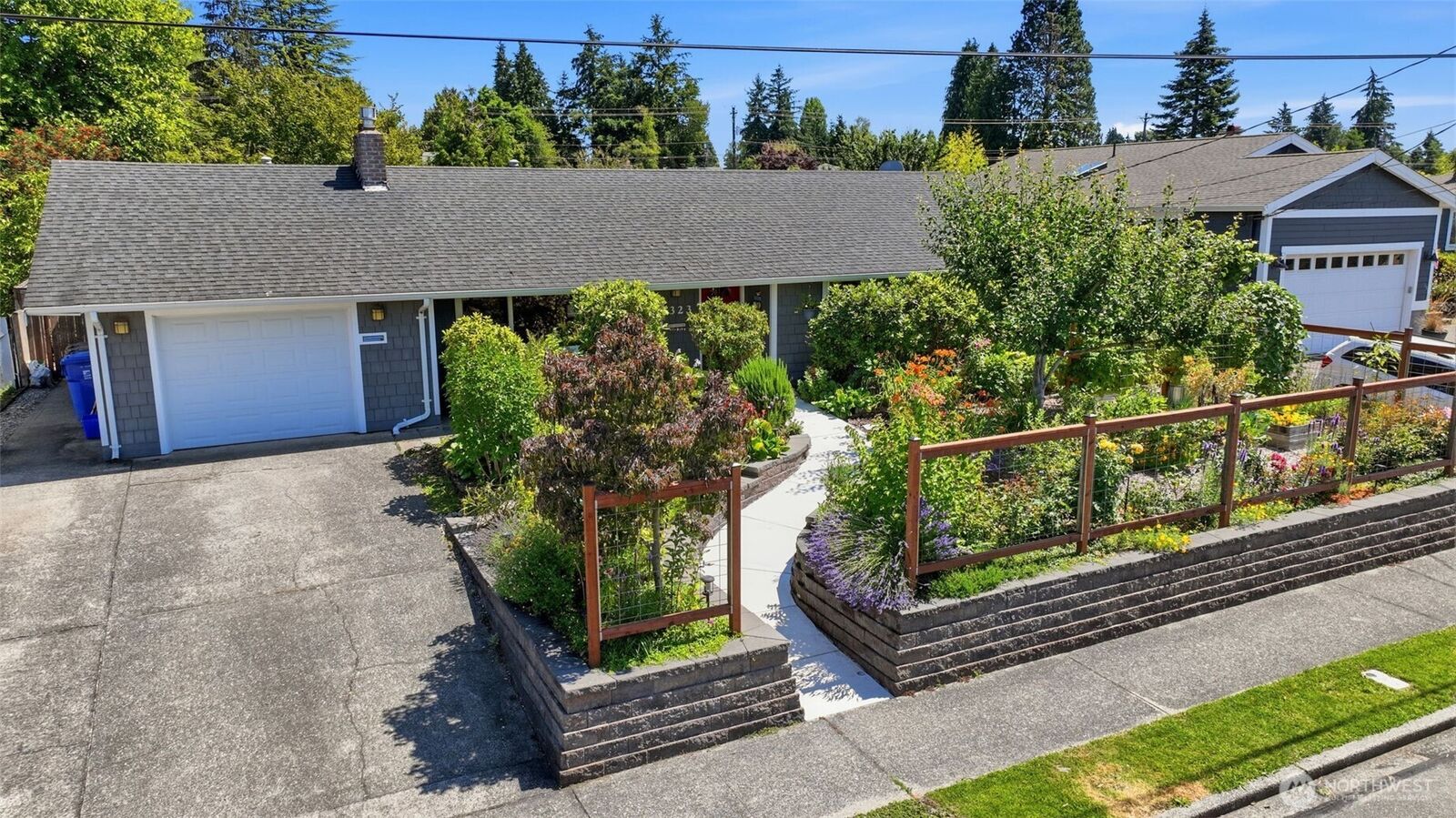 Property Photo: 1323 N Heatherwood E WA 98406