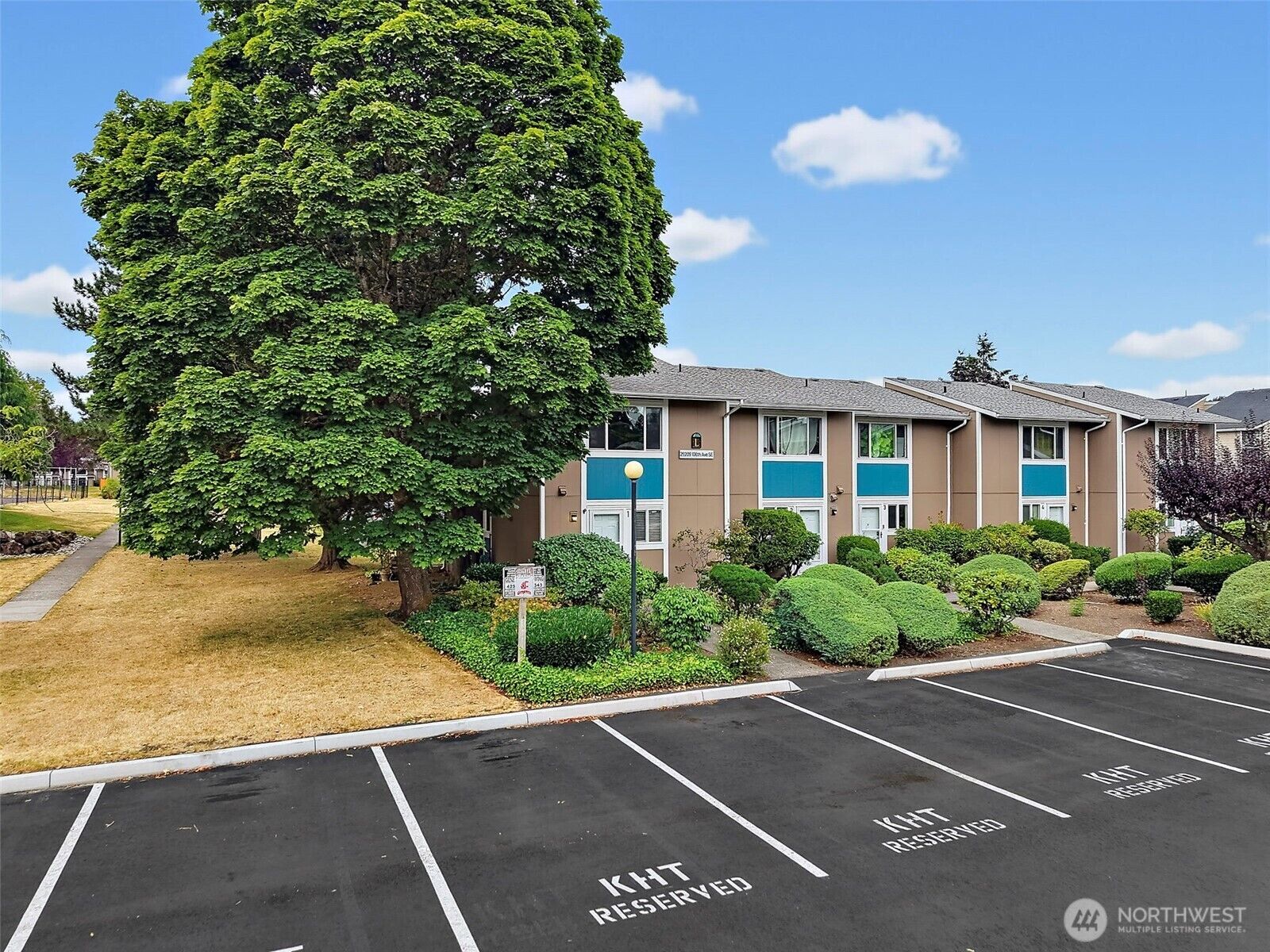 Property Photo:  25209  108th Avenue SE L1  WA 98030 